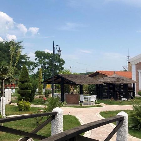 Agroturizem Eldi Hotell Fier Exteriör bild