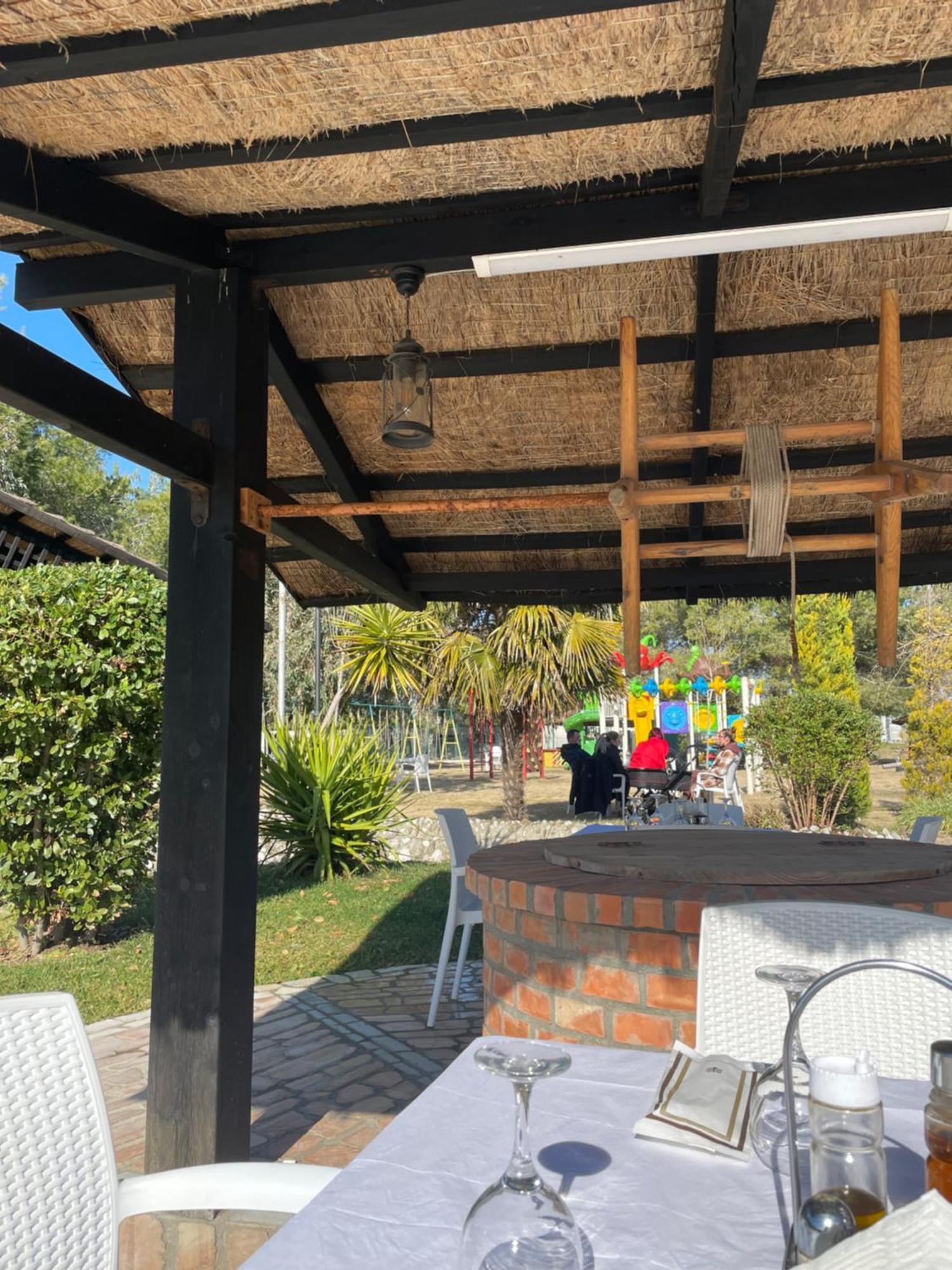 Agroturizem Eldi Hotell Fier Exteriör bild