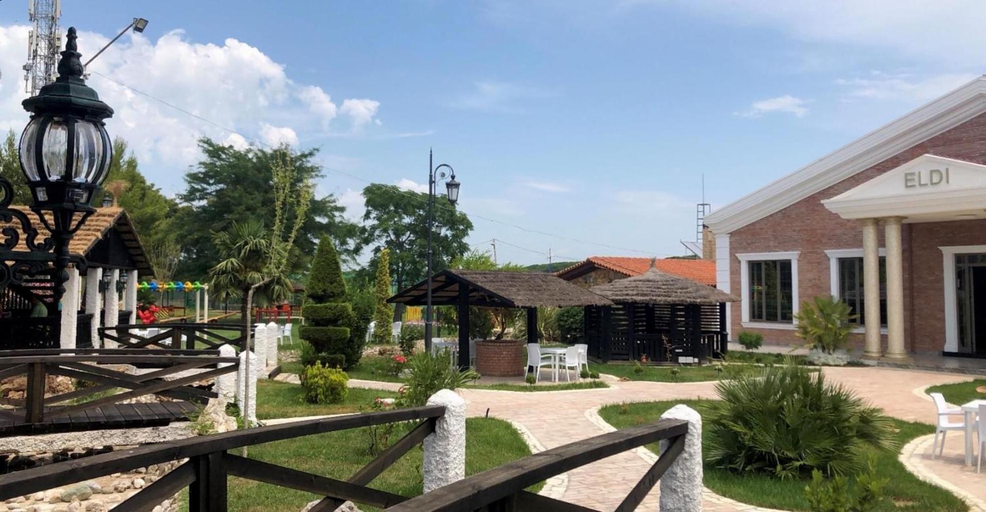 Agroturizem Eldi Hotell Fier Exteriör bild